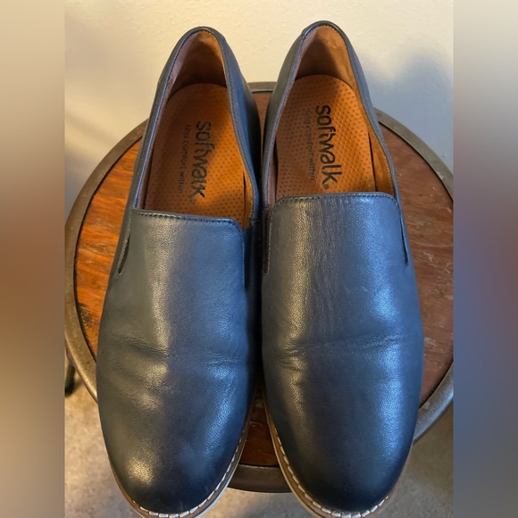 Soft Walk Whistle ll Navy Slip On Loafers. Size 9.5. - Picture 2 of 5